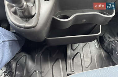 Грузовой фургон Renault Master 2012 в 