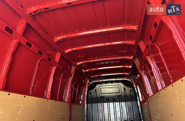 Грузовой фургон Renault Master 2019 в 