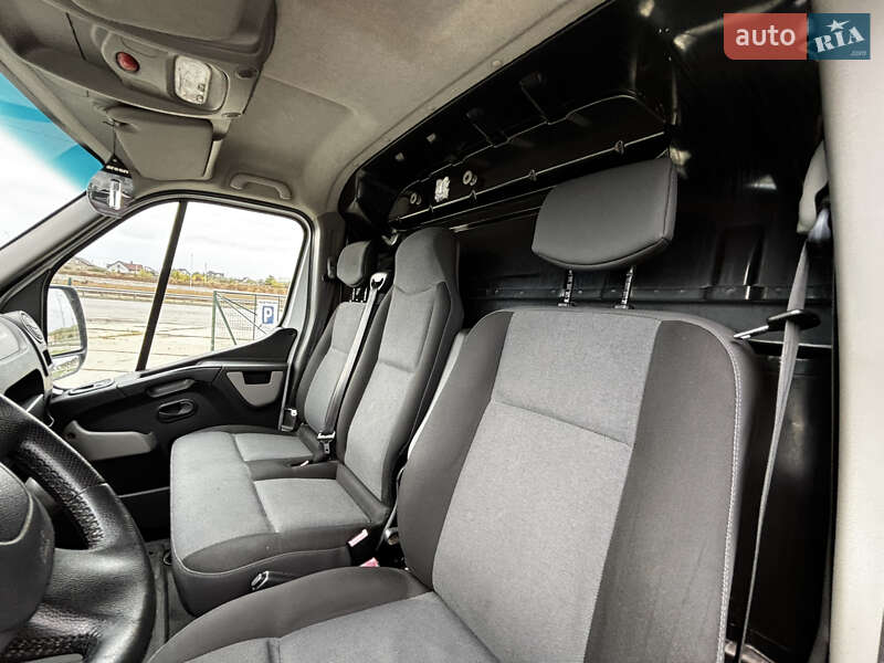 Грузовой фургон Renault Master 2016 в Умани