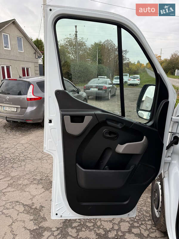 Вантажний фургон Renault Master 2018 в Дубні