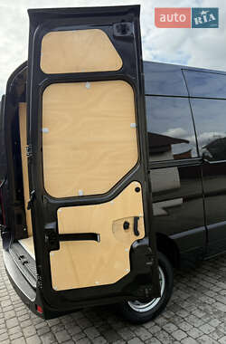 Вантажний фургон Renault Master 2022 в 