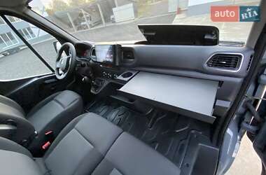Грузовой фургон Renault Master 2023 в 