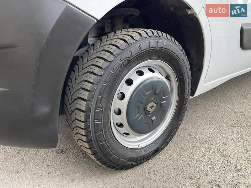 Грузовой фургон Renault Master 2015 в Радивилове
