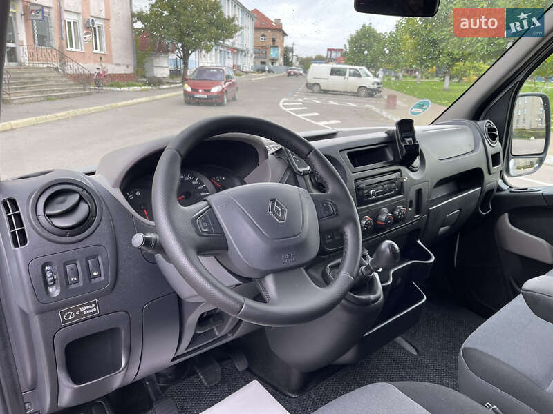 Грузовой фургон Renault Master 2015 в Радивилове