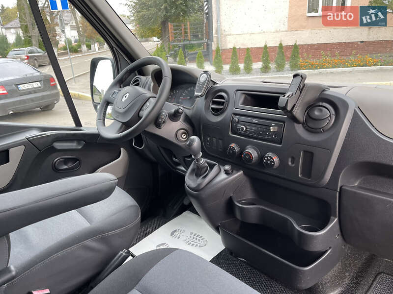 Грузовой фургон Renault Master 2015 в Радивилове
