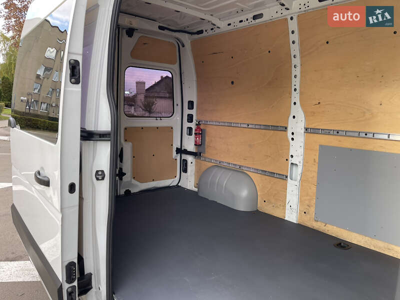 Грузовой фургон Renault Master 2015 в Радивилове