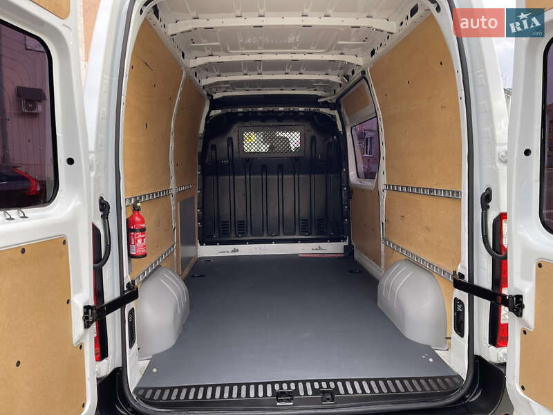 Грузовой фургон Renault Master 2015 в Радивилове