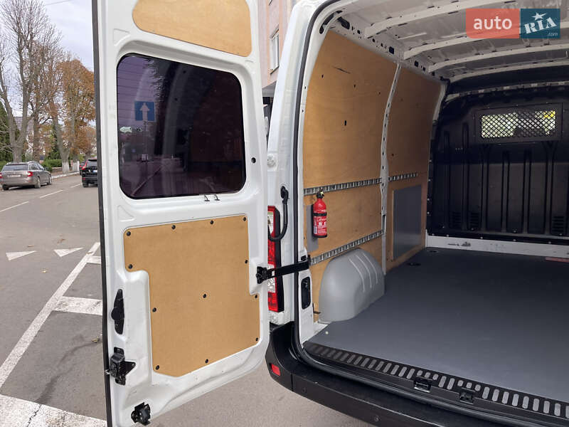 Грузовой фургон Renault Master 2015 в Радивилове