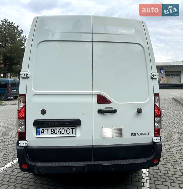 Вантажний фургон Renault Master 2016 в Івано-Франківську