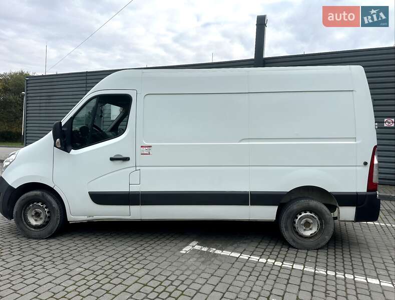 Вантажний фургон Renault Master 2016 в Івано-Франківську