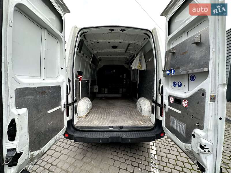 Вантажний фургон Renault Master 2016 в Івано-Франківську