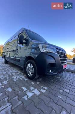 Грузовой фургон Renault Master 2023 в 