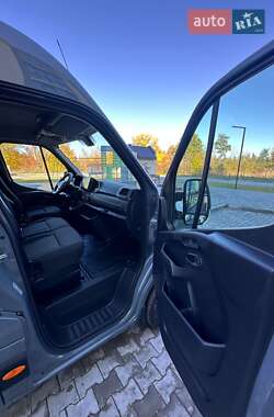 Грузовой фургон Renault Master 2023 в 
