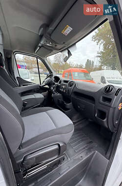 Грузопассажирский фургон Renault Master 2015 в 