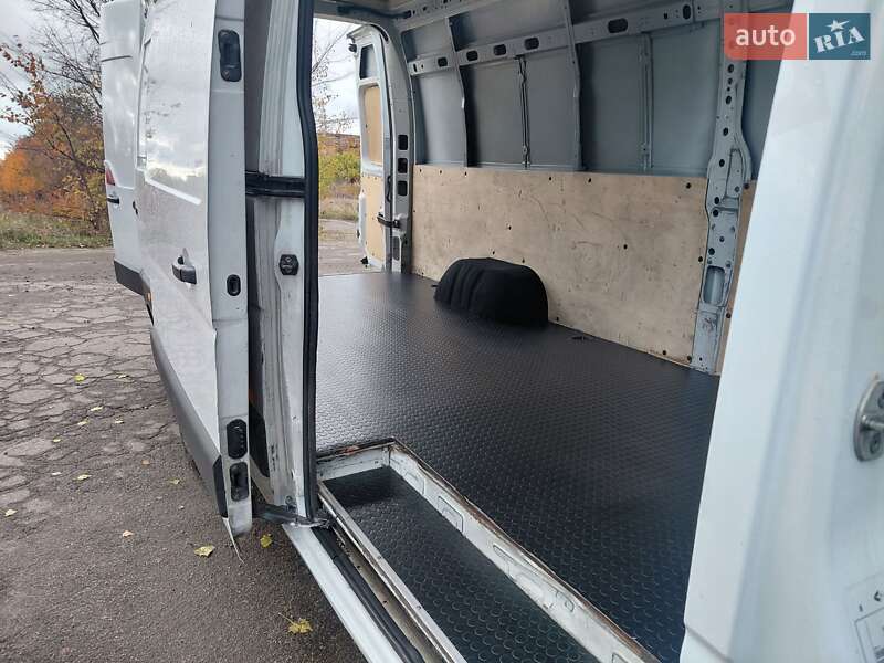 Грузовой фургон Renault Master 2015 в Желтых Водах