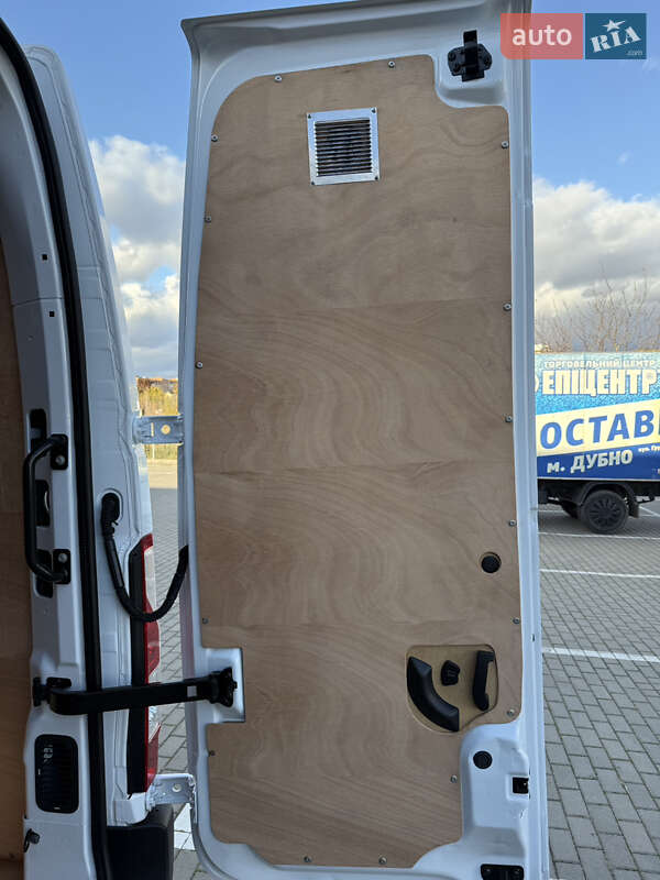 Грузовой фургон Renault Master 2023 в Дубно