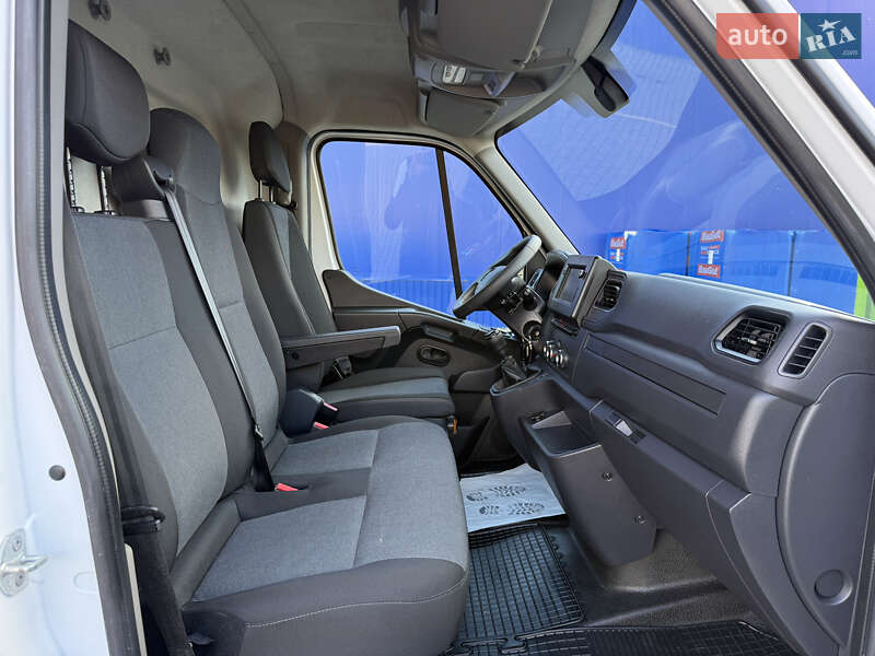 Грузовой фургон Renault Master 2023 в Дубно