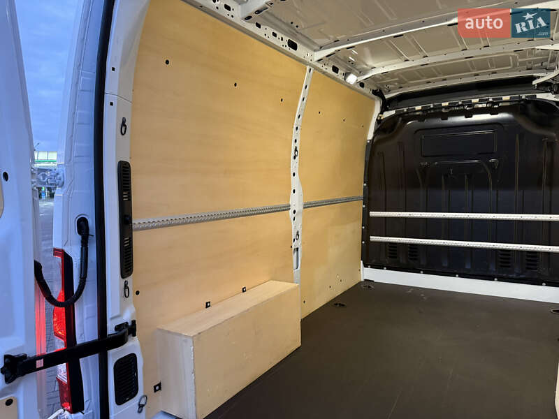 Вантажний фургон Renault Master 2022 в Києві