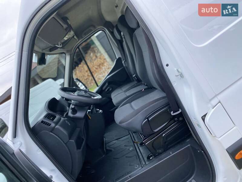 Грузовой фургон Renault Master 2021 в Хусте