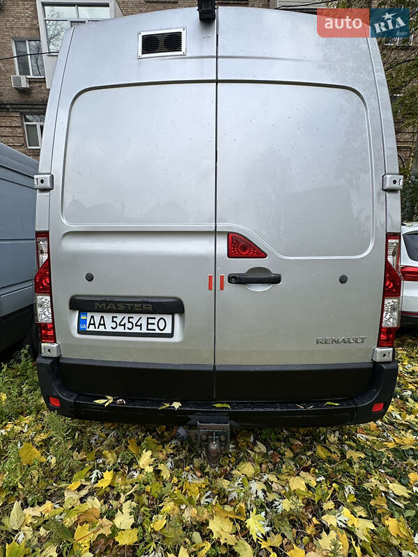 Грузовой фургон Renault Master 2015 в Киеве