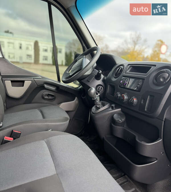 Вантажний фургон Renault Master 2017 в Кропивницькому