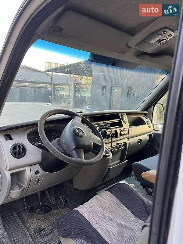 Грузовой фургон Renault Master 2005 в Львове