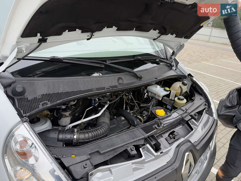 Мінівен Renault Master 2015 в Луцьку