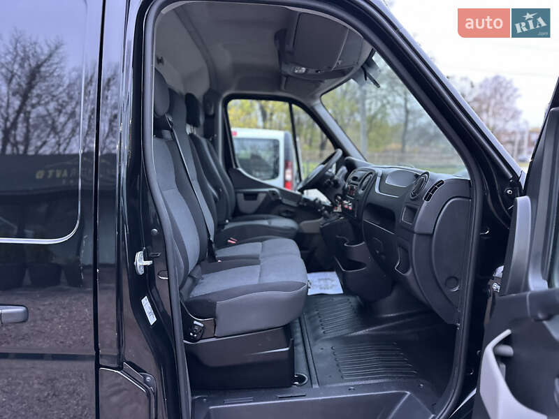 Вантажний фургон Renault Master 2018 в Рівному