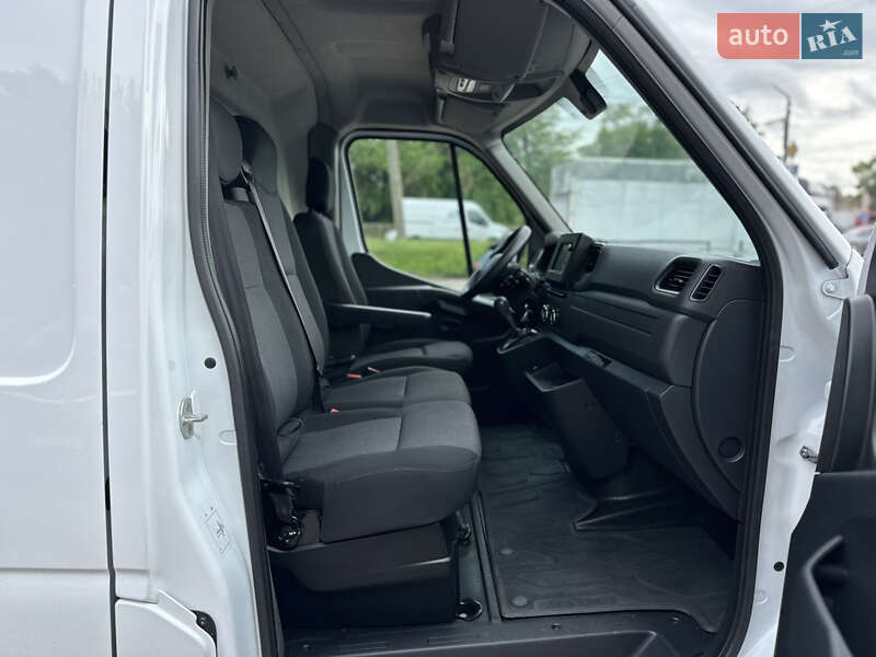 Вантажний фургон Renault Master 2021 в Рівному