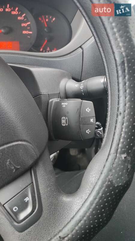 Вантажопасажирський фургон Renault Master 2012 в Дніпрі