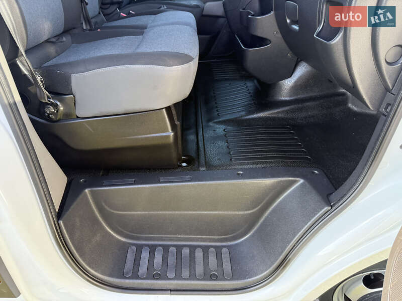 Грузовой фургон Renault Master 2017 в Луцке фото 57 Грузовой фургон Renault Master 2017 в Луцке