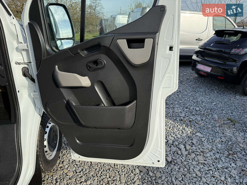 Грузовой фургон Renault Master 2017 в Дубно