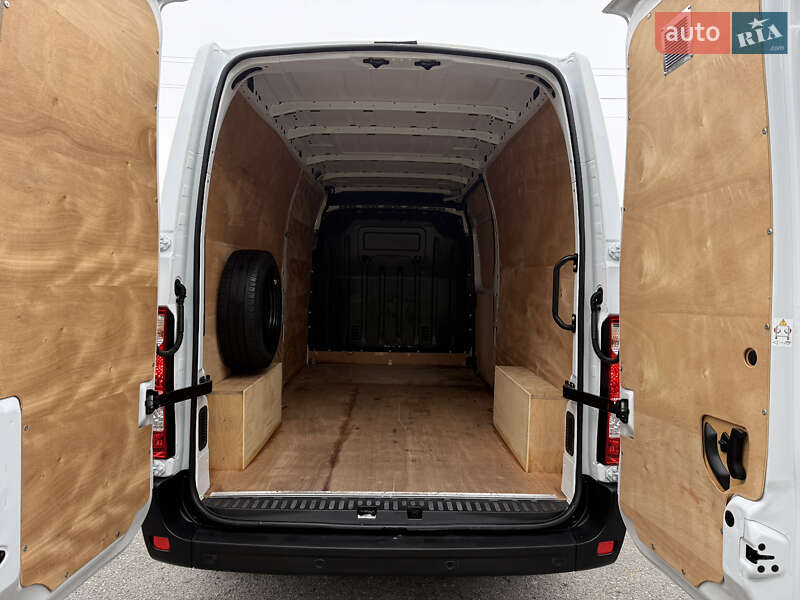 Грузовой фургон Renault Master 2023 в Дубно