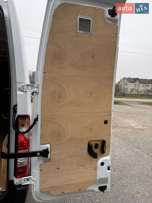 Грузовой фургон Renault Master 2023 в Дубно