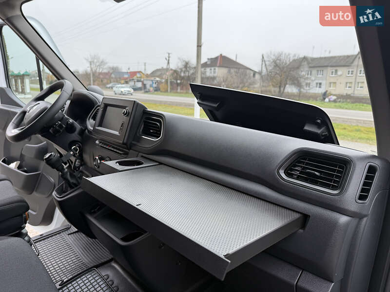 Грузовой фургон Renault Master 2023 в Дубно