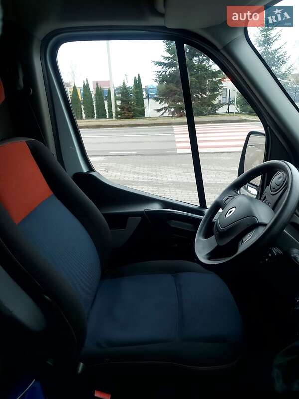 Вантажний фургон Renault Master 2015 в Яворові