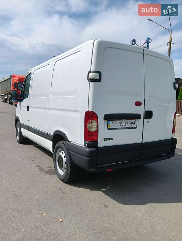 Вантажний фургон Renault Master 2007 в Чернівцях