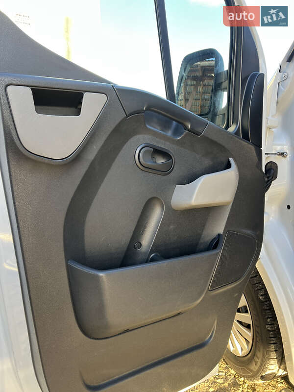 Вантажопасажирський фургон Renault Master 2018 в Львові