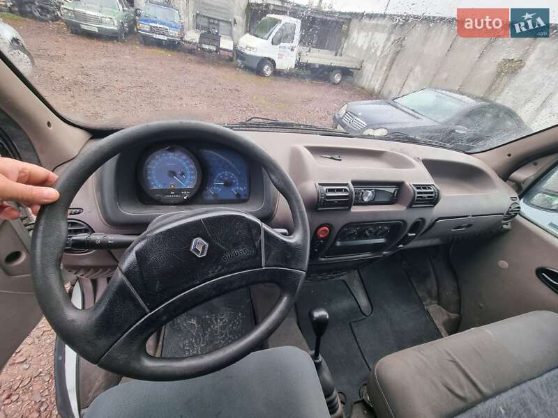 Грузопассажирский фургон Renault Master 2002 в Кременце