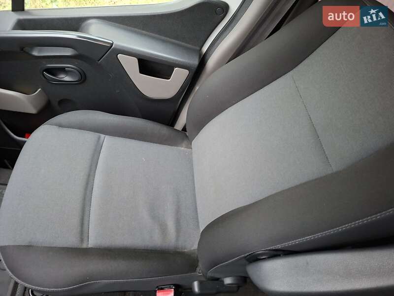 Грузовой фургон Renault Master 2012 в Ровно