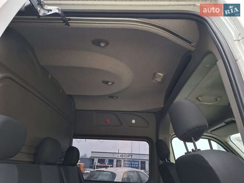 Грузовой фургон Renault Master 2012 в Ровно
