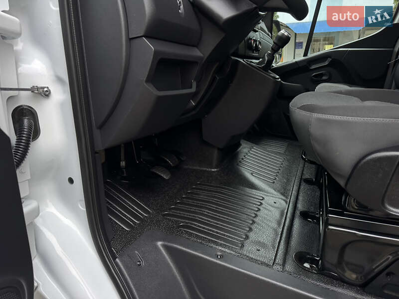 Грузовой фургон Renault Master 2021 в Корце