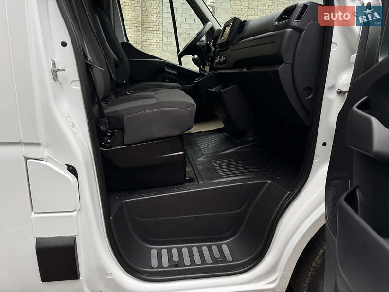 Грузовой фургон Renault Master 2021 в Корце