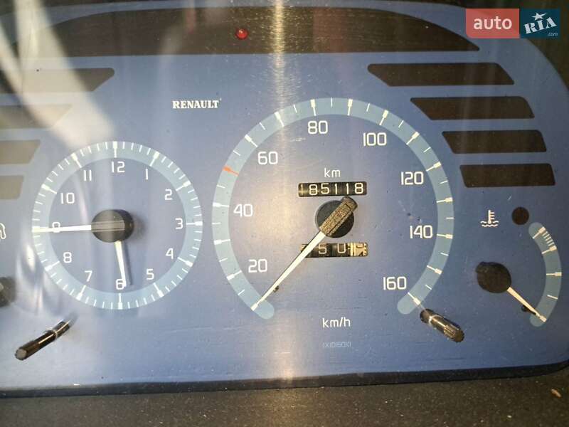 Вантажний фургон Renault Master 1998 в Ужгороді