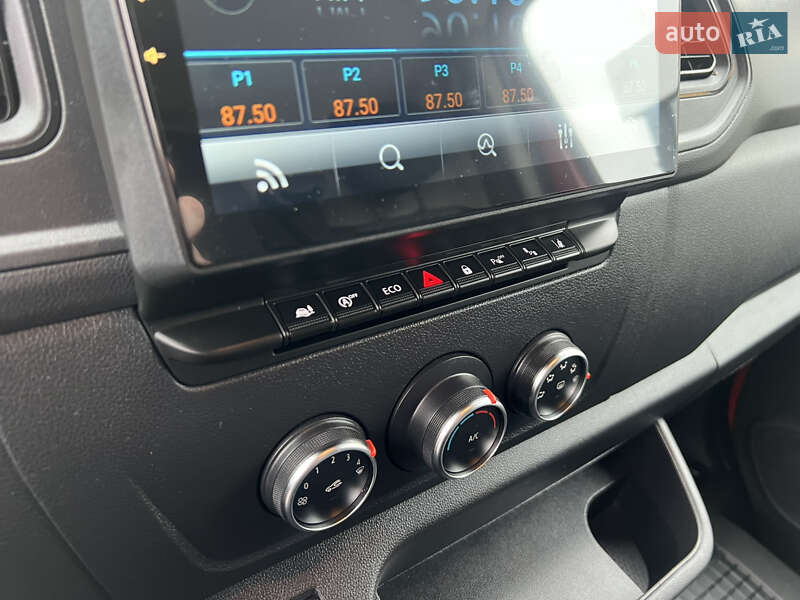 Вантажний фургон Renault Master 2023 в Дніпрі