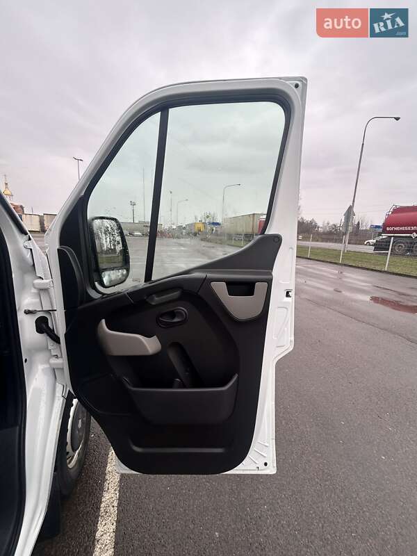 Вантажний фургон Renault Master 2016 в Ковелі