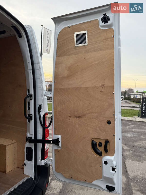 Грузовой фургон Renault Master 2023 в Дубно