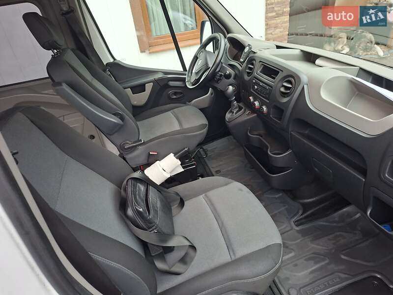 Грузовой фургон Renault Master 2012 в Ровно