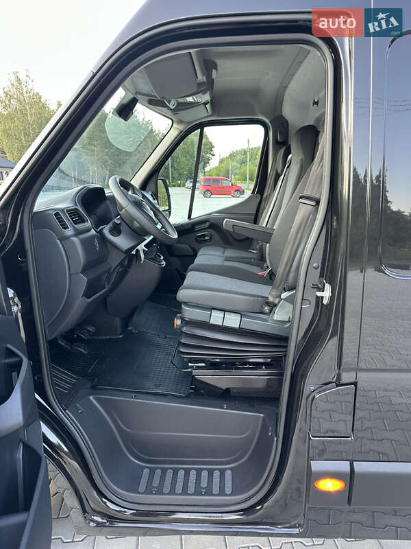 Вантажний фургон Renault Master 2022 в Ковелі