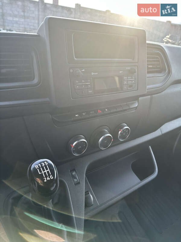 Вантажний фургон Renault Master 2020 в Долині